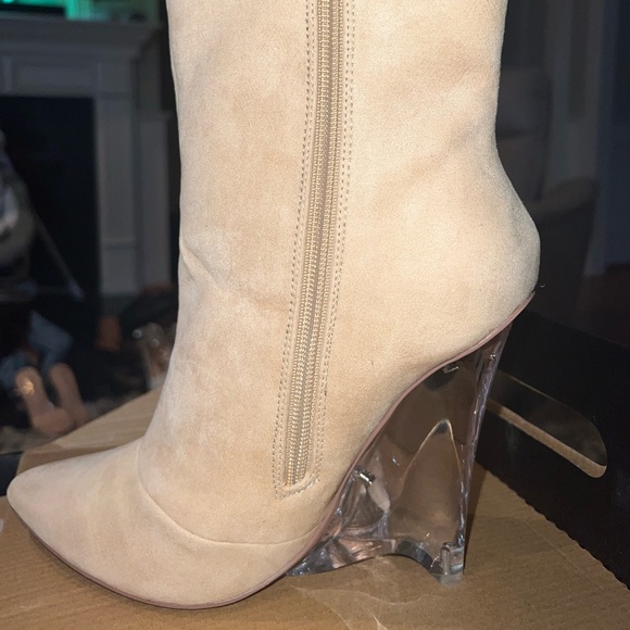 Tan ankle wedge bootie! Size 11- works with 10 - Picture 3 of 9
